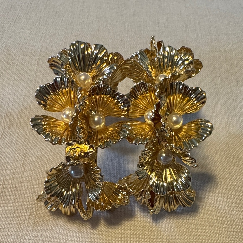 House of Harlow 1960 Gold Floral Earrings with Pearls - Picture 5 of 5